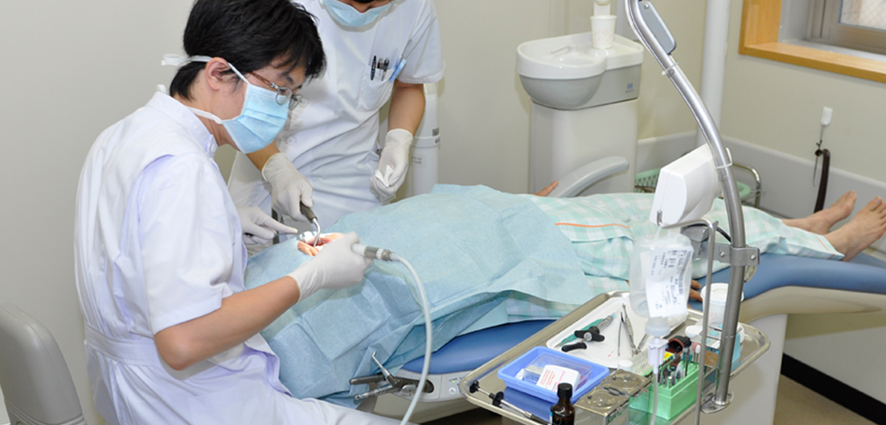 金沢大学歯科口腔外科は「虫歯から 癌まで」幅広く、安心して受診してもらえるような体制を整えています。